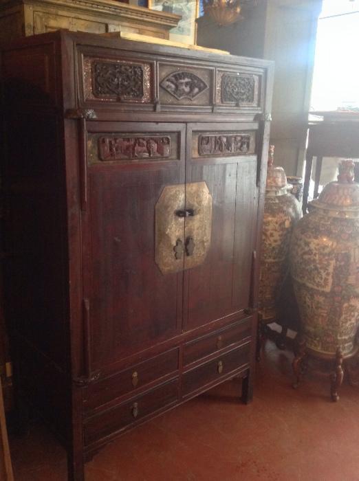 Old Chinese Cabinet 19 century with a secret drawer