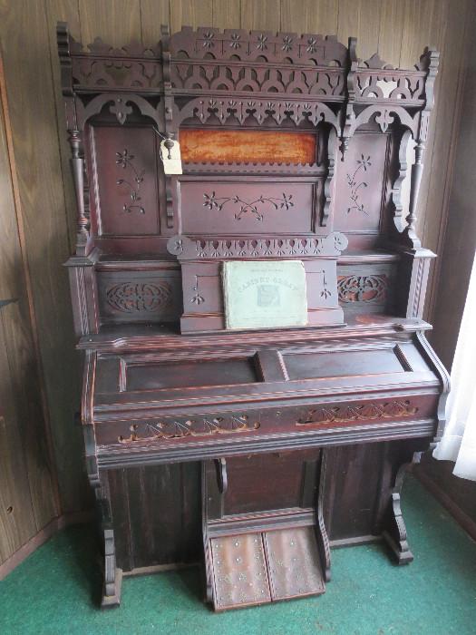 Walnut Victorian Pump Organ 