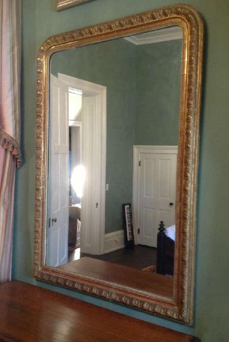 1177 - Hanging Victorian mirror in gold frame, 56 X 40