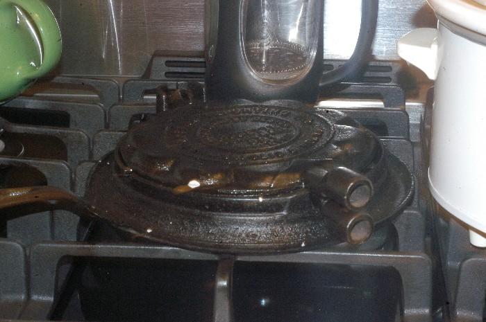 Cast iron waffle maker
