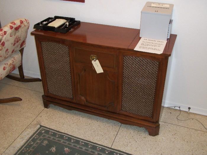 Airline Brand by Montgomery Ward Console Stereo: Turntable and AM/FM Stereo