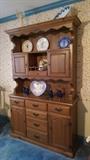 China cabinet/breakfront