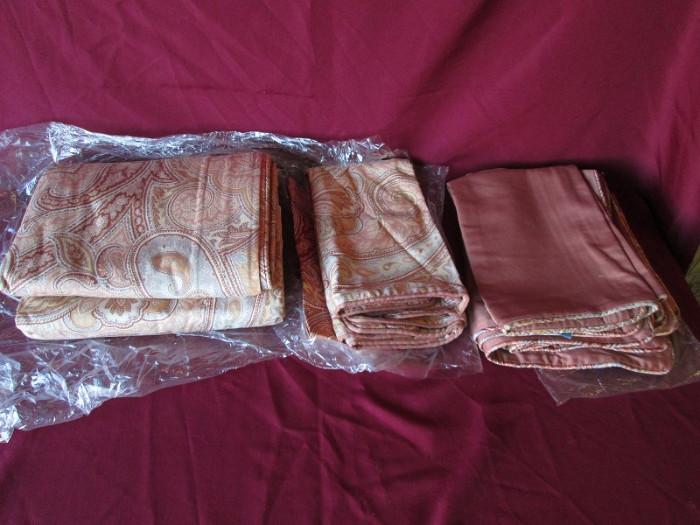 Pink paisley king-size duvet cover + shams 