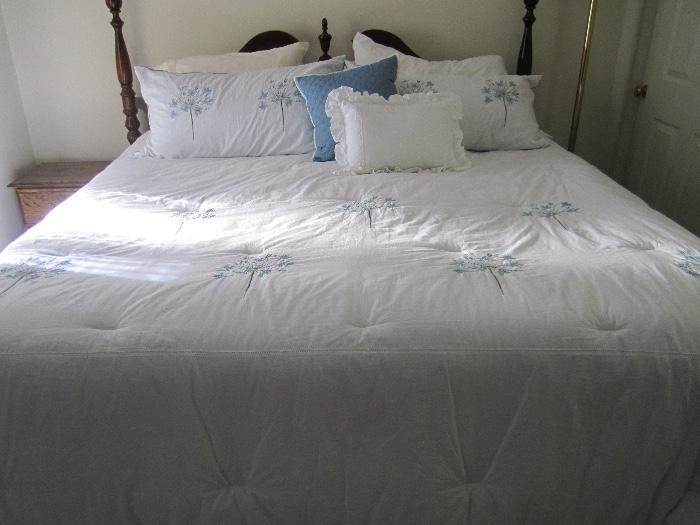 KING SIZE BEDDING MATTRESS AND BED