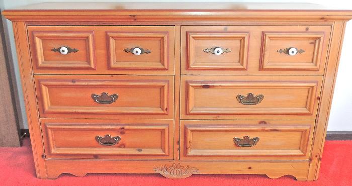 Young-Hinkle "Cape Cod" dresser-view of base.