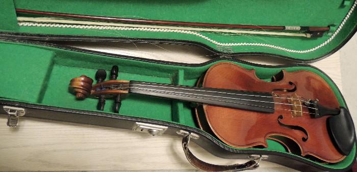 Violin, german, approx. 40-50 years old. Bridge is signed "Schreiber & Leibert. Purchased in Hamburg.