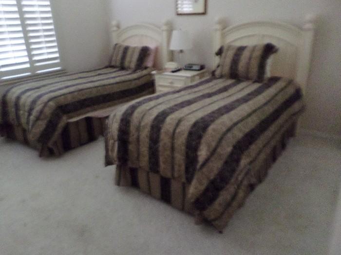 Twin Bedroom Set, 2 beds-Mattresses & Lamp Table
