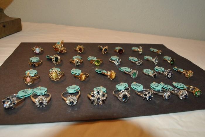 Vintage jewelry - Diamonds, pearls, opals, sapphires, emeralds, peridot, onyx