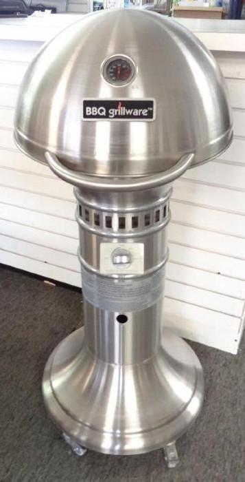 T11-1.jpg Awesome Grill.
Stainless steel BBQ Grillware pedestal gas grill model SSP-2010, has pressure gauge, caster wheels, and comes with a can of propane. Measurements: 45"h X 18"w X 22"d
Condition: Very Good.