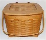 Longaberger Picnic Basket.
2001 Longaberger picnic basket with double handles, wood and weaved lid, leather hinges, and plastic liner. Signed on bottom LRP 2001 W4037.
Measurements: 13"h X 11"w X 9.5"d
Condition: Very Good.