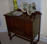 Close-up of the little oak server