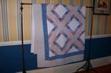 Beautiful antique country quilt in very good condition. Colors are nice and strong.