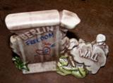 This picture shows the Hummel replica of the Berlin Wall.