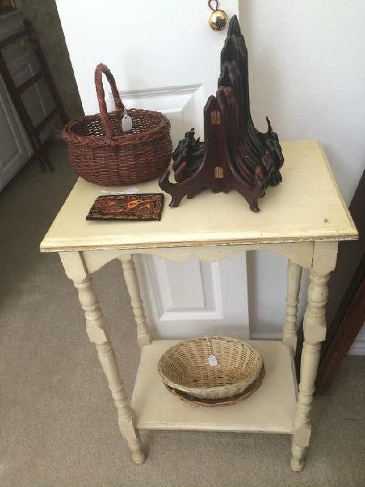           Small antique table; plate/picture holders