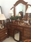                      Dresser, mirrors, lamps, décor 