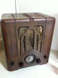 1930's Art Deco Crosley radio
