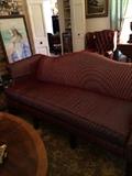                   Extra nice dark red sofa