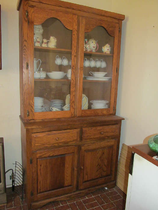 Lovely Oak hutch