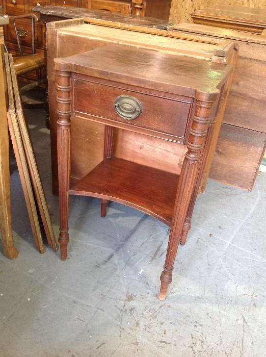 Vintage Mahogany End Table w/ Drawer