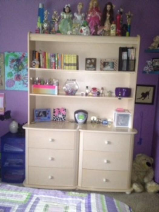 Beautiful 6 drawer dresser with bookcase hutch.