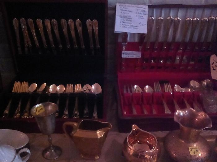 Beautiful complete gold-plated flatware.