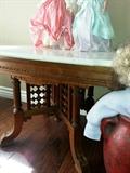 VICTORIAN TABLE