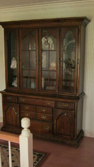 CHINA HUTCH