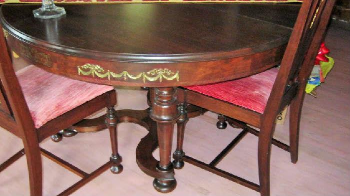 ANTIQUE OAK DINING WITH 3 LEAFS