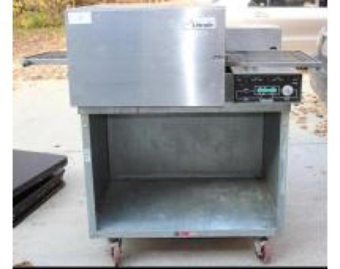 T4-1.jpg	Lincoln Pizza Oven. Awesome Lincoln Impinger conveyor pizza oven. This is in good working condition and comes with a nice base with storage below. Measures 52"Wx55"Wx39"D