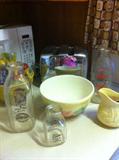 Hull pottery bowl, Shawnee fruit bowl, milk bottles - Delview, Perry's Pride and Oak Ridge Dairy Northport AL