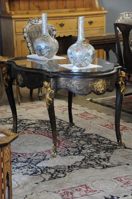 Boulle style table, Chinese porcelain vases