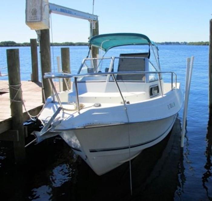 24ft. 2000 Aquasport Model 225 Explorer with Evinrude Outboard Motor