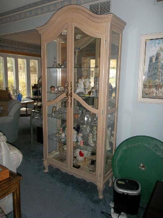 We have lots of knick knacks this is just 1 cabinet stay tuned for more pictures just walked in and its packed in here.