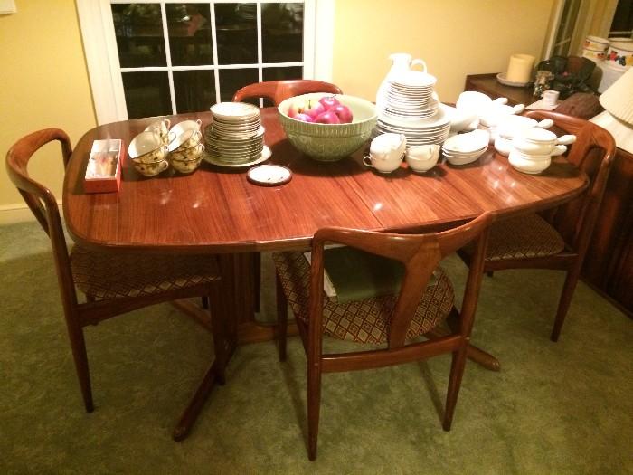 Rosewood Danish  style dining room table and chairs