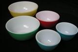 Vintage Pyrex mixing bowls, set of 5