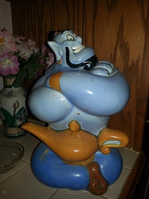 GENIE IN A BOTTLE!!  GREAT RETRO COOKIE JAR!!  MERRY CHRISTMAS TO YOU~!!!!!!!!