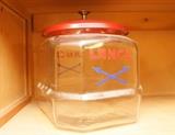 Lance 8 sided squatty jar with lid