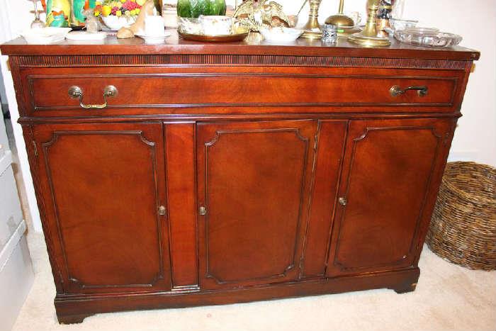 One of several beautiful Georgetown Galleries Mahogany Pieces