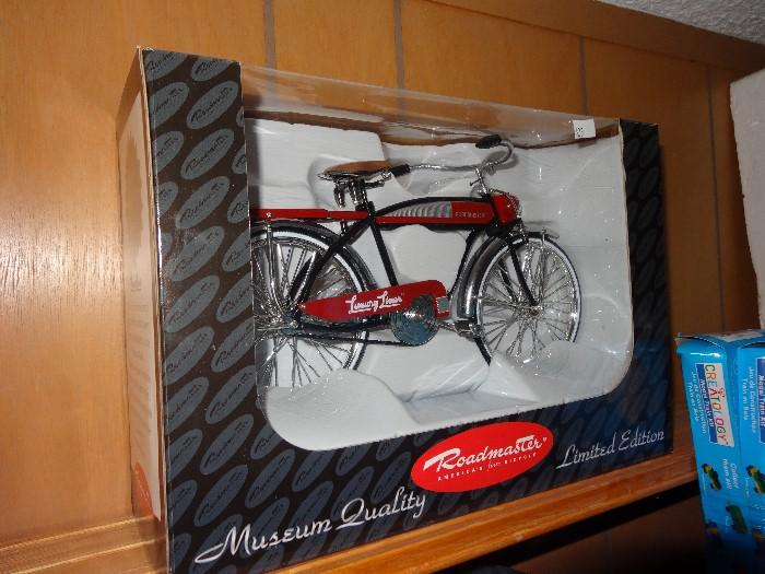 Roadmaster bicycle décor or figurine