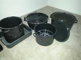 ROASTING PANS AND POTS