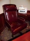 HANCOCK AND MOORE BURGUNDY EXECUTIVE DESK CHAIR W/NAILHEAD DETAIL.