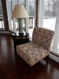 UPHOLSTERED ARMLESS CHAIR WITH MASTERCRAFT PEDESTAL SIDE TABLE