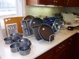 BAKEWARE INCLUDING COBALT PYREX GLASS BAKERS