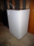 SMALL SANYO REFRIGERATOR