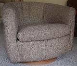 Modern swivel club chair