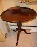 Mahogany pie crust table