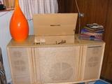 Beautiful Stereo Console - works well!!