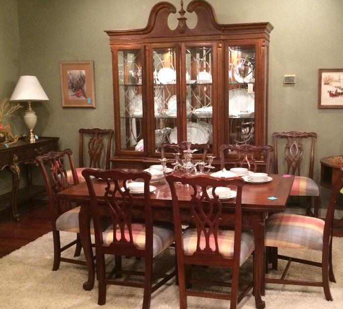 Beautiful mahogany dining table with 8 chairs and a lovely china cabinet.