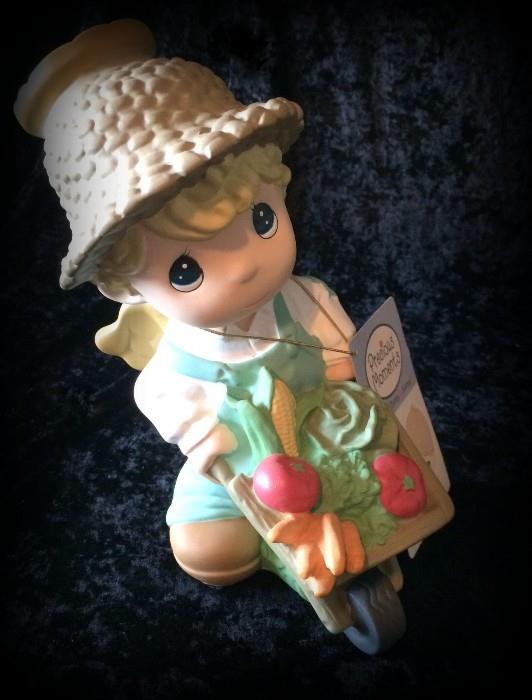 Lovely Precious Moments Figurine!