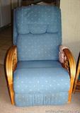 Lazy Boy recliner – Light Blue print fabric
This measures 38 inches tall by 28 inches wide.
This is being sold for local pickup in Coral Springs, FL. Please call 561-470-5141 for directions.